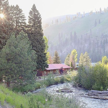 Southfork Lodge - Riverside Inn Lowman Bagian luar foto
