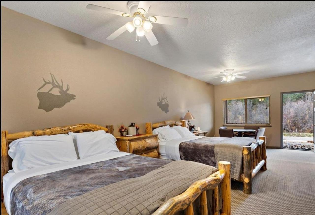 Southfork Lodge - Riverside Inn Lowman Bagian luar foto