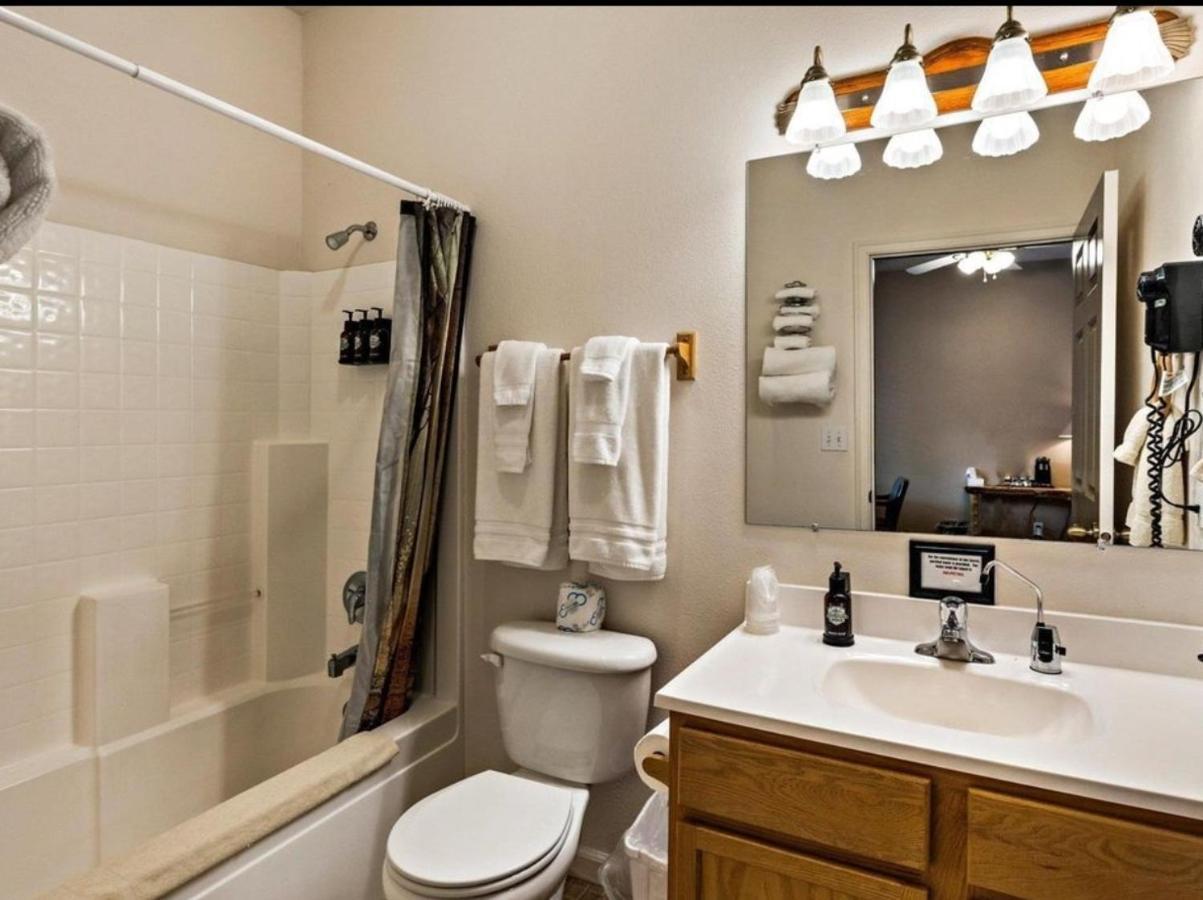 Southfork Lodge - Riverside Inn Lowman Bagian luar foto