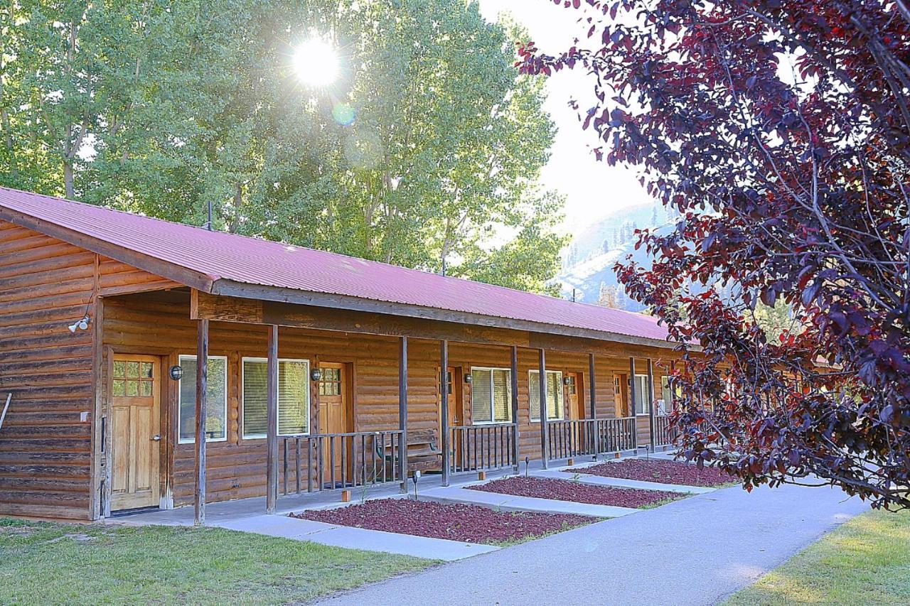 Southfork Lodge - Riverside Inn Lowman Bagian luar foto
