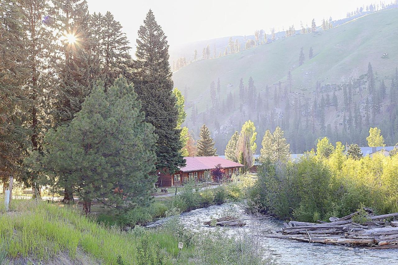 Southfork Lodge - Riverside Inn Lowman Bagian luar foto