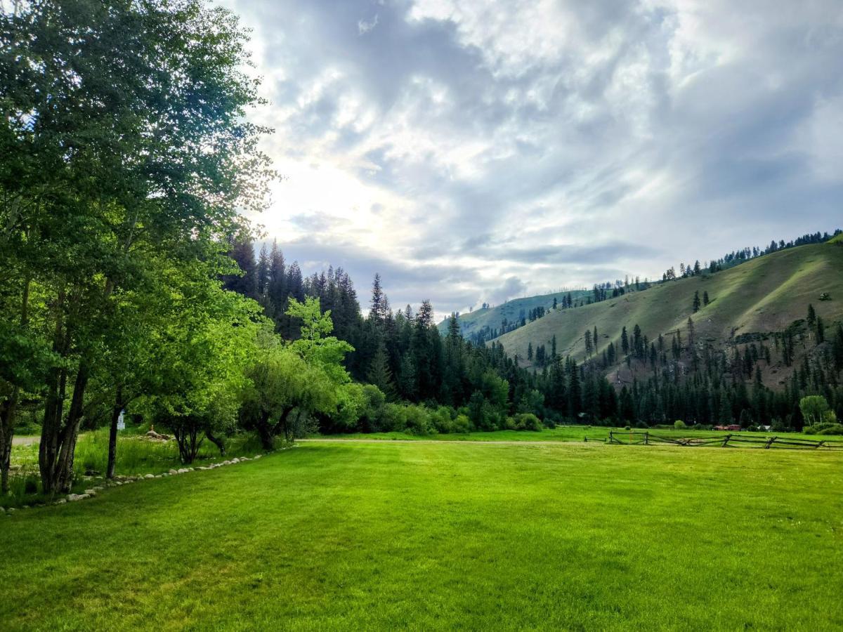 Southfork Lodge - Riverside Inn Lowman Bagian luar foto