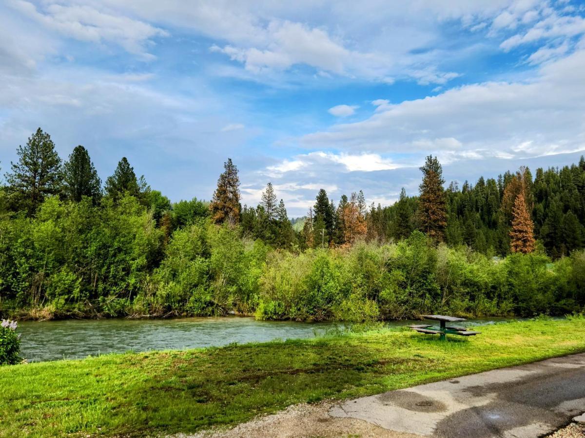 Southfork Lodge - Riverside Inn Lowman Bagian luar foto