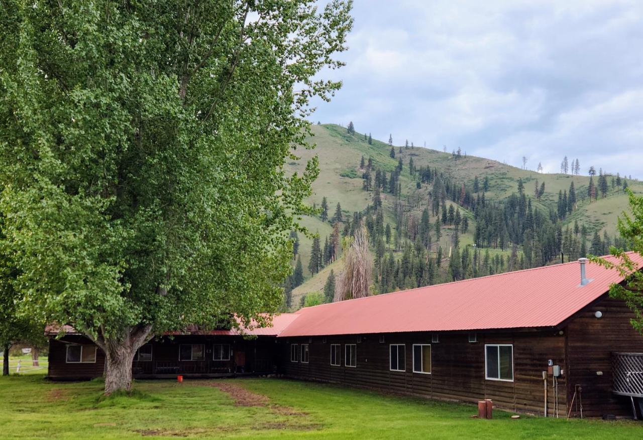 Southfork Lodge - Riverside Inn Lowman Bagian luar foto